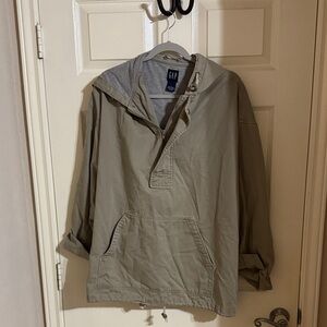 GAP Lightweight Pullover Jacket in Light Olive